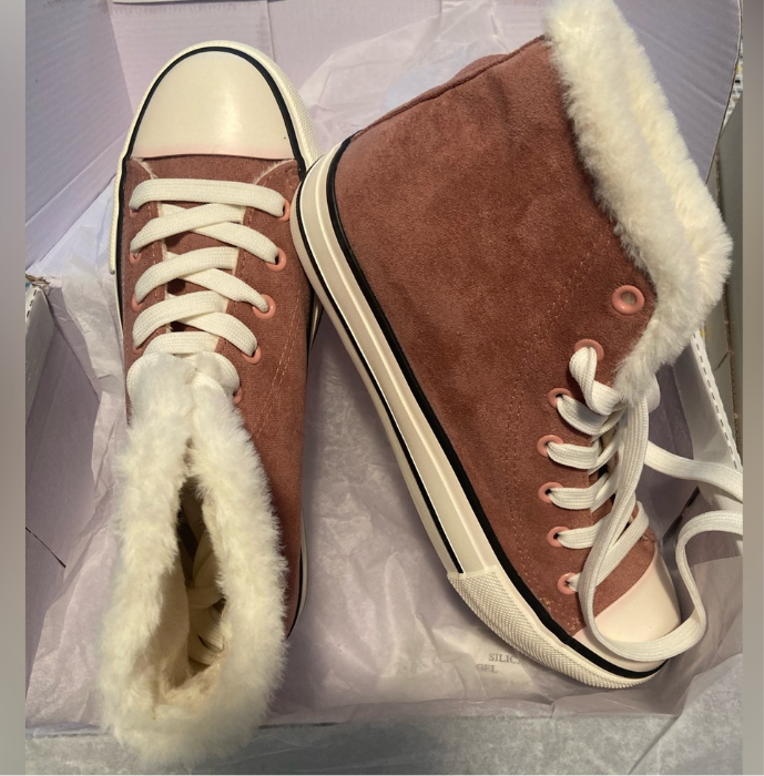 Olivia Miller Women’s Casual Classic High Top Sneaker Pink Size 8 New in Box