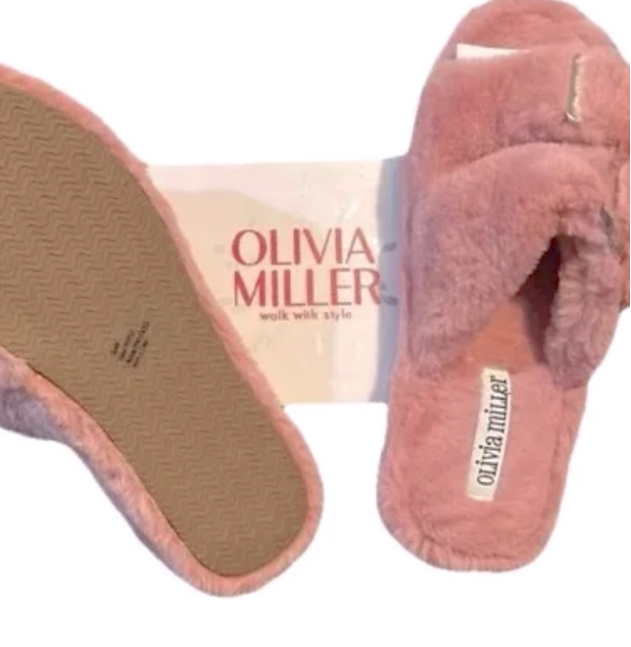 Olivia Miller Women’s Faux Fur Slippers Pink Size 9